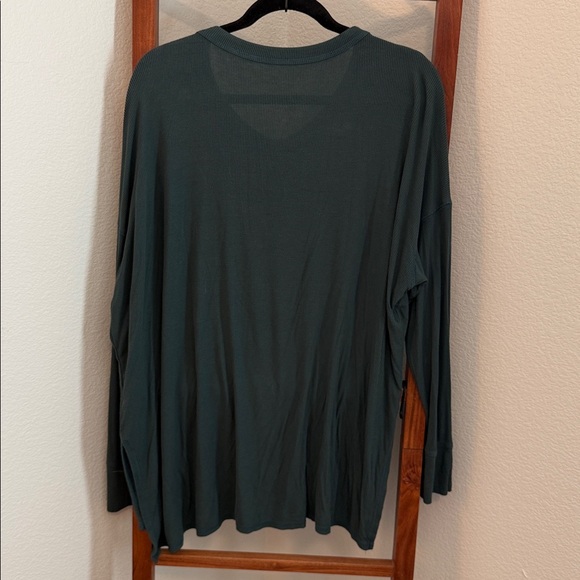 American Eagle Outfitters Soft & Sexy Rib Henley Long Sleeve in Forest Green LG - Picture 3 of 4